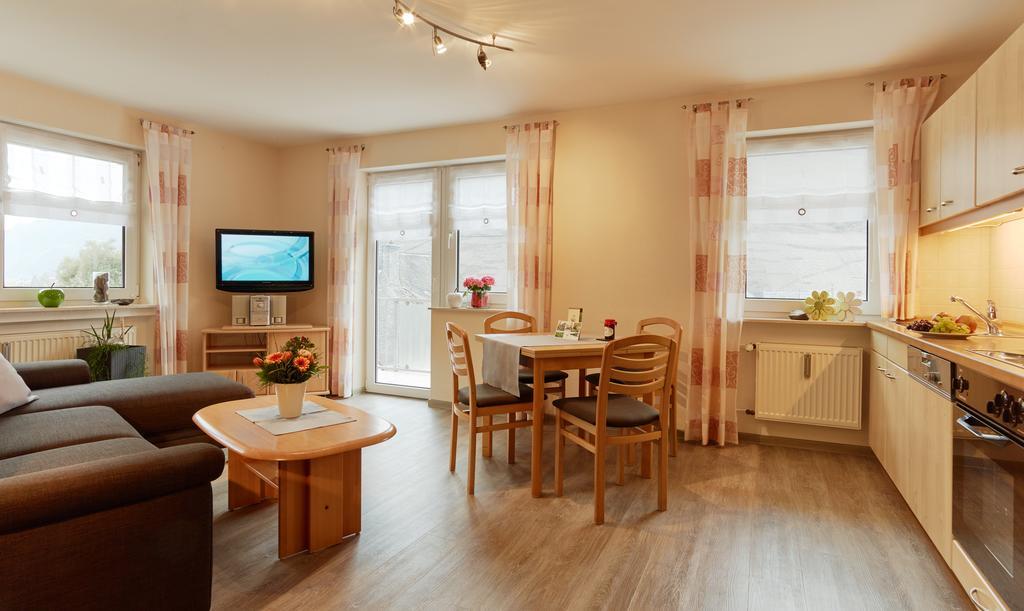 Ferienhaus Zenz - Ferienwohungen แอนสท์ ภายนอก รูปภาพ